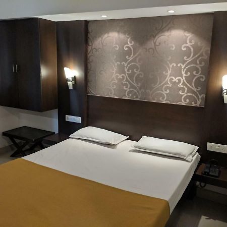 Aashraya Hotel ไมซอร์ ภายนอก รูปภาพ