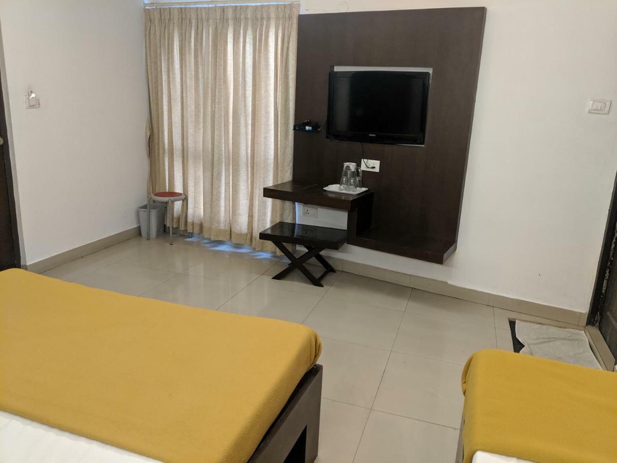 Aashraya Hotel ไมซอร์ ภายนอก รูปภาพ