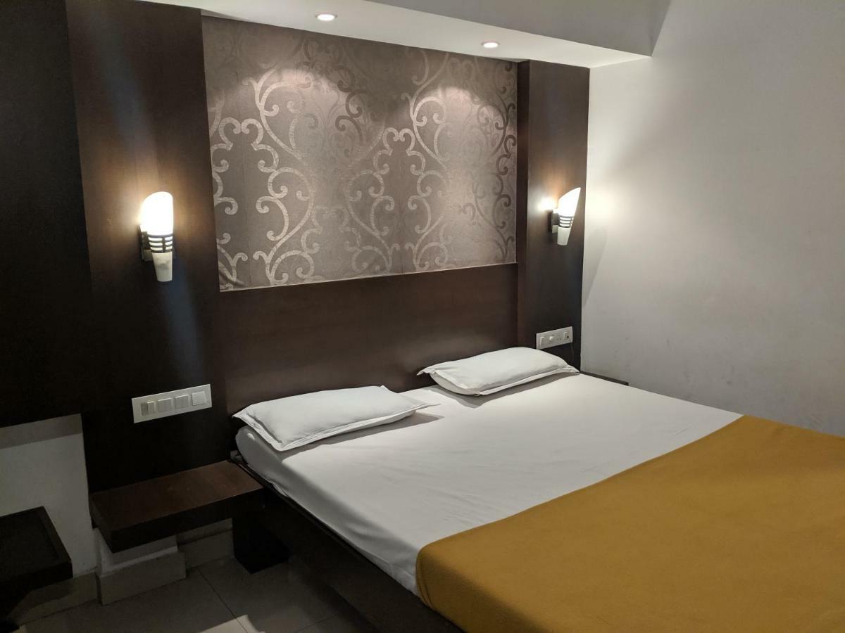 Aashraya Hotel ไมซอร์ ภายนอก รูปภาพ