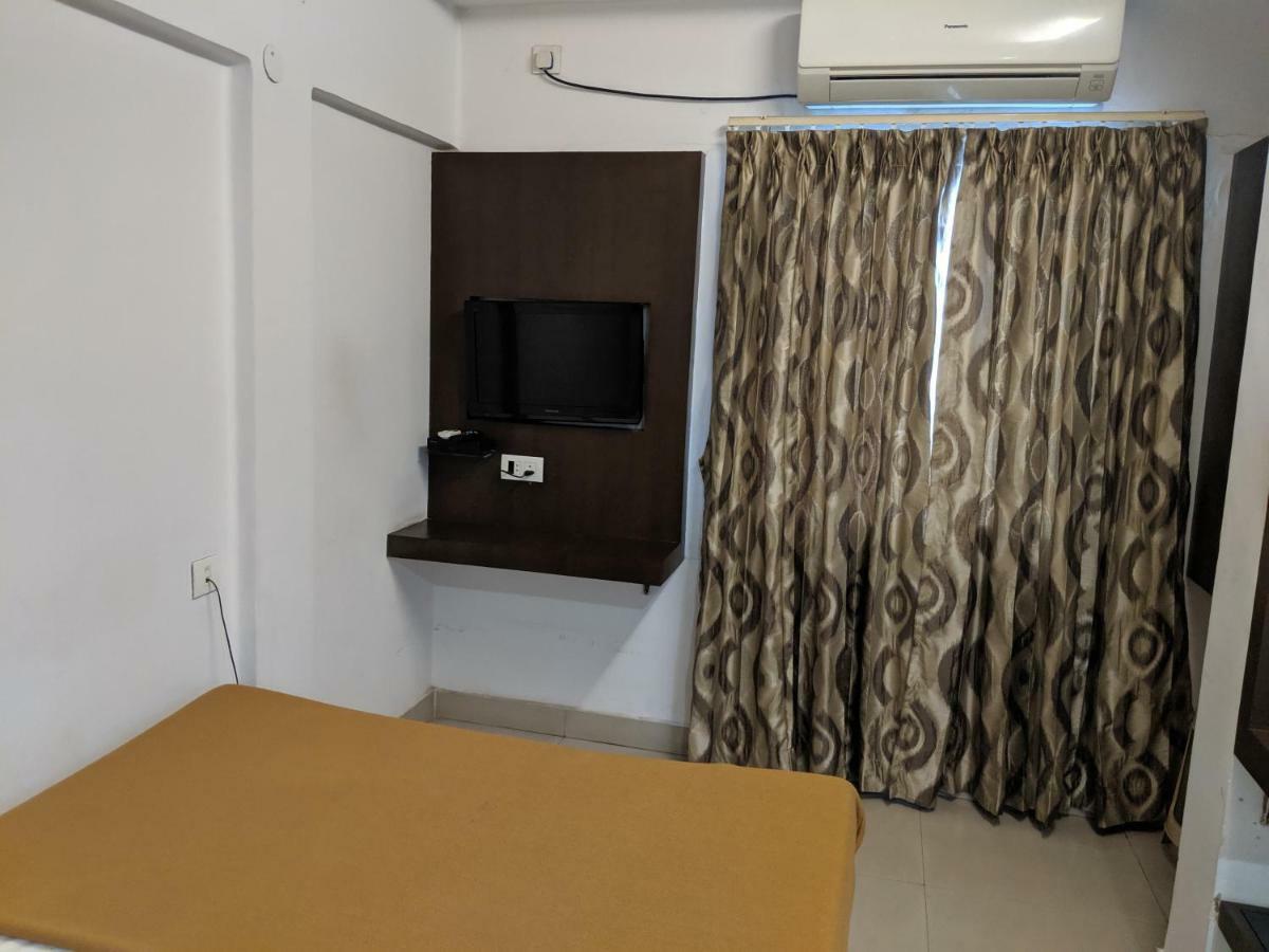 Aashraya Hotel ไมซอร์ ภายนอก รูปภาพ