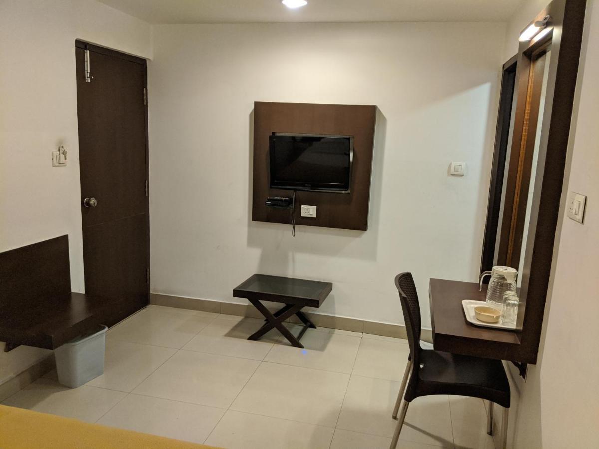 Aashraya Hotel ไมซอร์ ภายนอก รูปภาพ